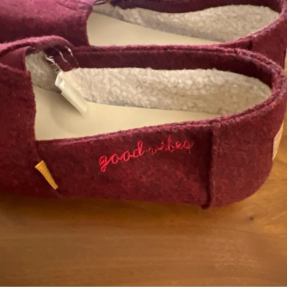 Toms Slip On red Casual Alpargata Flats Faux Fur Lined Womens‎ 8
